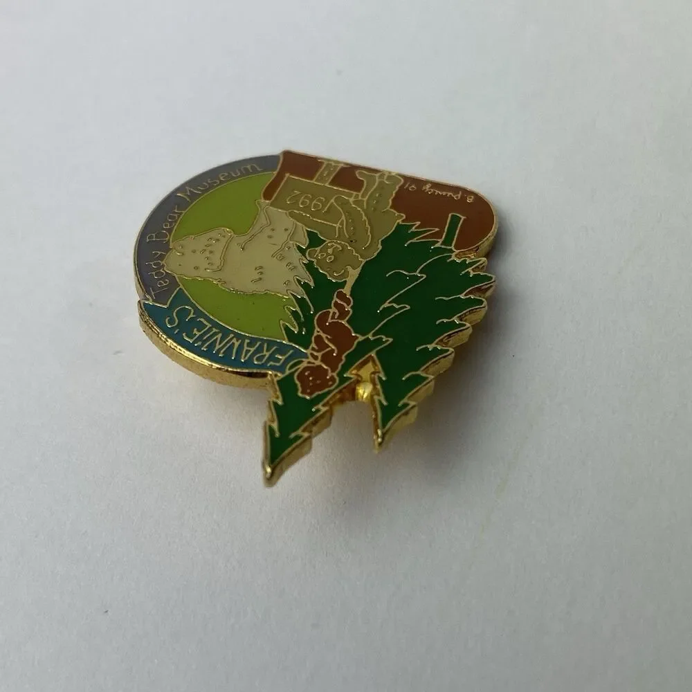 1992 Frannies Teddy Bear Musuem Pin Lapel